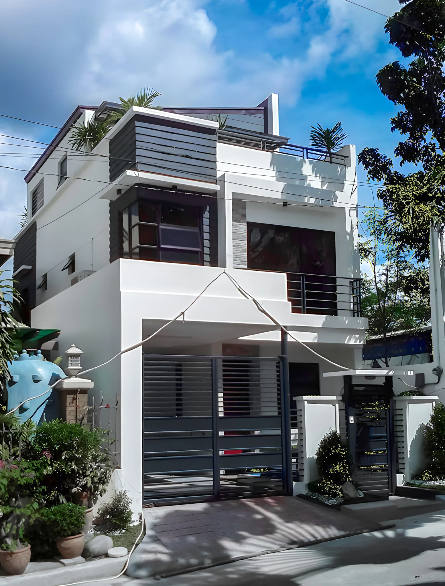 Batasan Hills Residence gallery image 2